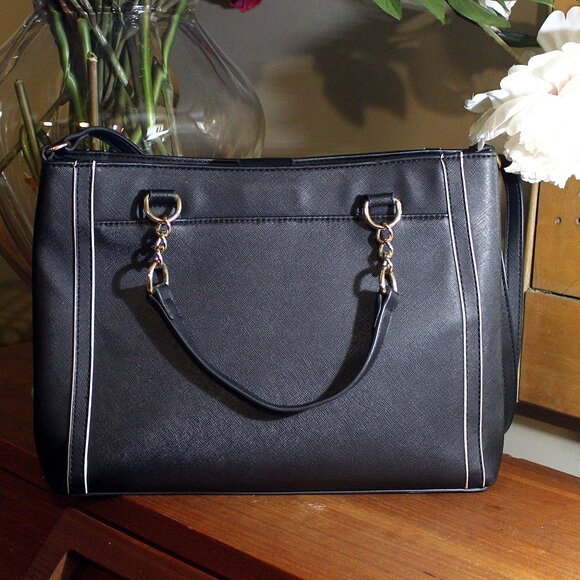 SOLD Designer Inspired Tommy Hilfiger Structured Bag - Picture 3 of 10